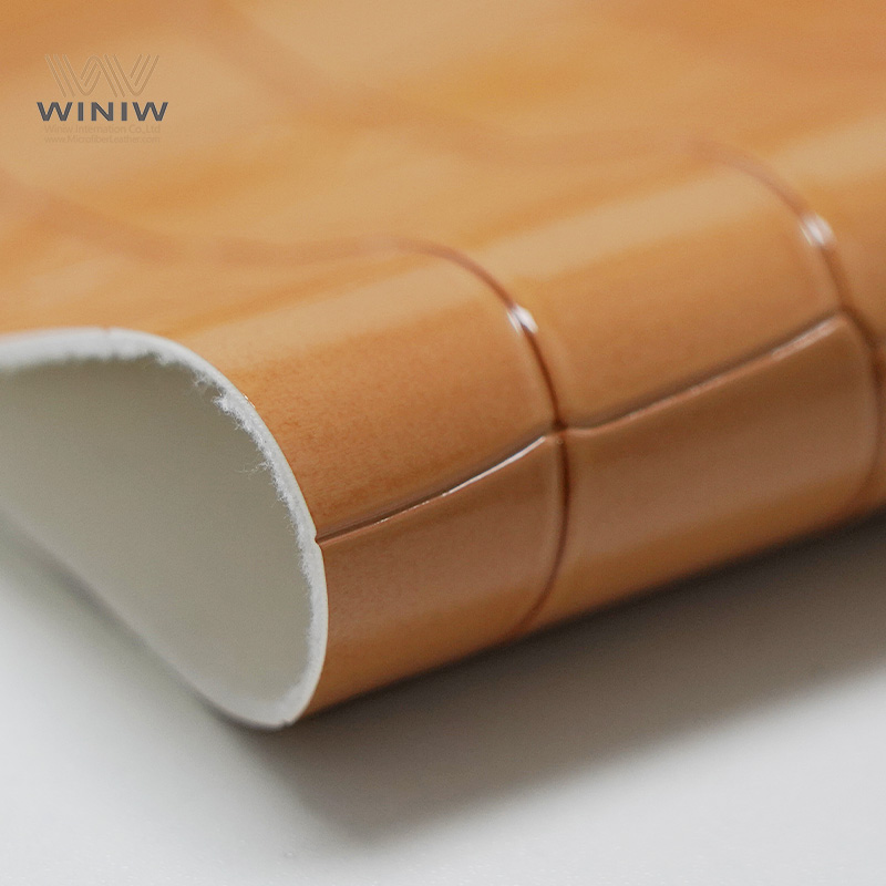 Magisches Sofa aus kariertem Leder für gemütliche Wohnzimmer